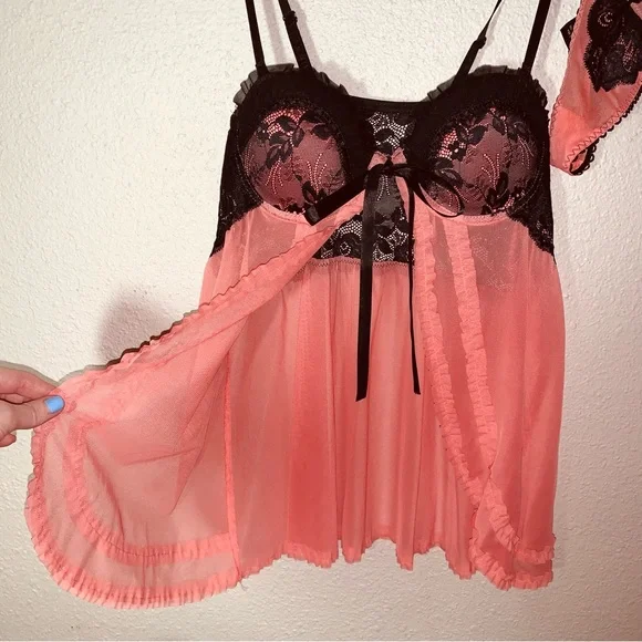 Lingerie set Sz M coral black accents lace trim reversible straps push-up bra